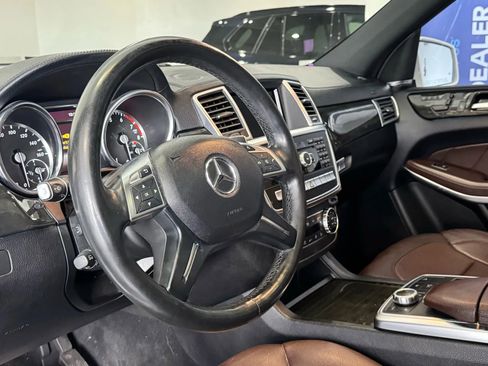 Used 2015 Mercedes-Benz GL 550 4MATIC image 9