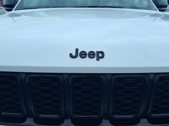 Certified 2023 Jeep Grand Cherokee Altitude AWD/4WD image 12