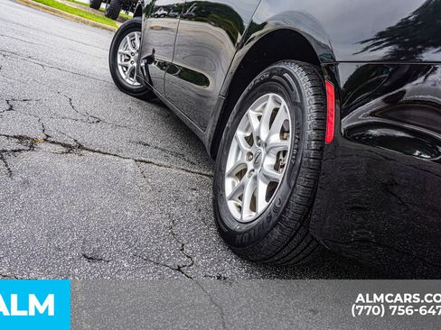Used 2023 Chrysler Pacifica Touring-L FWD image 13