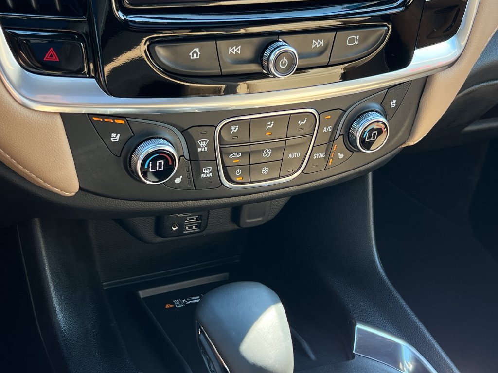 Used 2023 Chevrolet Traverse Premier FWD image 47