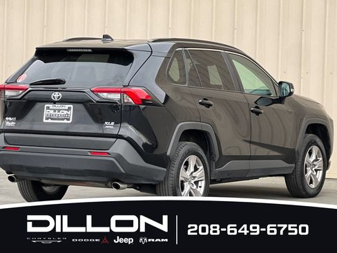Used 2025 Toyota RAV4 XLE AWD/4WD image 4