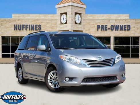 Used 2017 Toyota Sienna XLE Premium image 1
