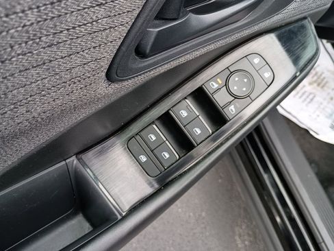 Used 2023 Nissan Rogue S image 19