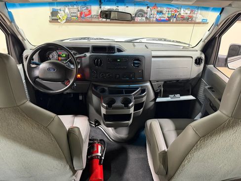 Used 2014 Ford E-250 and Econoline 250 Extended w/ Power Group RWD image 54