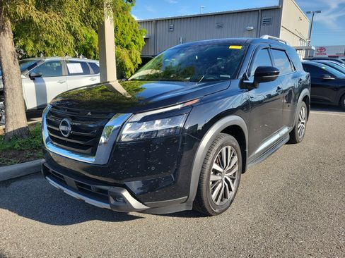 Used 2022 Nissan Pathfinder Platinum w/ Cargo Package AWD/4WD image 5