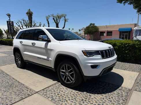 Used 2017 Jeep Grand Cherokee Limited w/ Luxury Group II AWD/4WD image 3