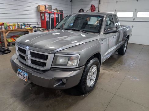 Used 2011 Dodge Dakota Big Horn image 3