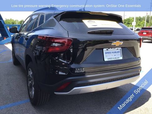 Used 2025 Chevrolet Trax LT FWD image 9