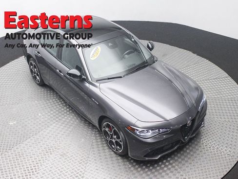 Used 2024 Alfa Romeo Giulia Veloce AWD/4WD image 3
