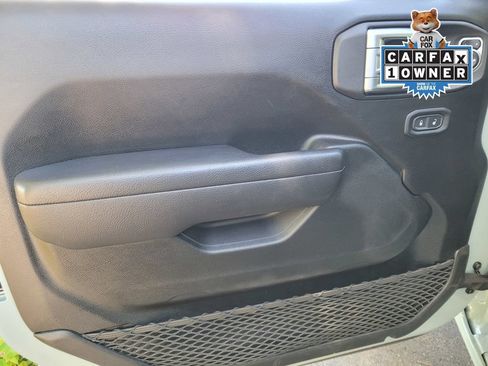 Used 2024 Jeep Wrangler Unlimited w/ Convenience Group AWD/4WD image 15