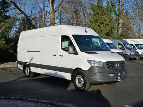 New 2025 Mercedes-Benz Sprinter 2500 image 8