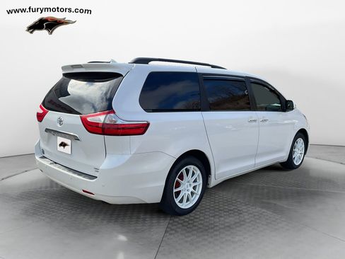Used 2015 Toyota Sienna Limited image 3