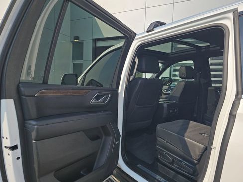 Used 2022 Chevrolet Suburban High Country w/ Premium Package 2 AWD/4WD image 21