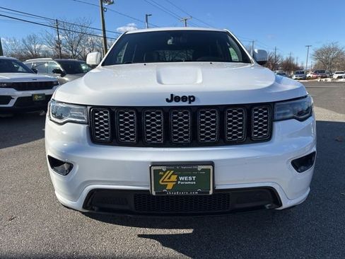 Used 2022 Jeep Grand Cherokee Laredo X image 2