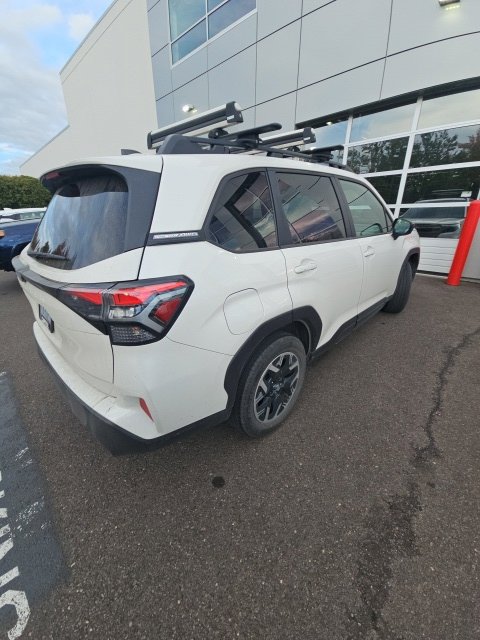 Used 2025 Subaru Forester Premium AWD/4WD image 16