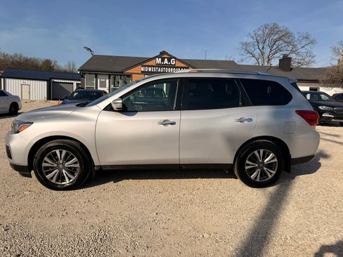 Used 2017 Nissan Pathfinder S FWD image 2