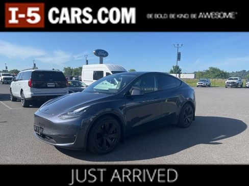 Used 2022 Tesla Model Y Long Range AWD/4WD image 1