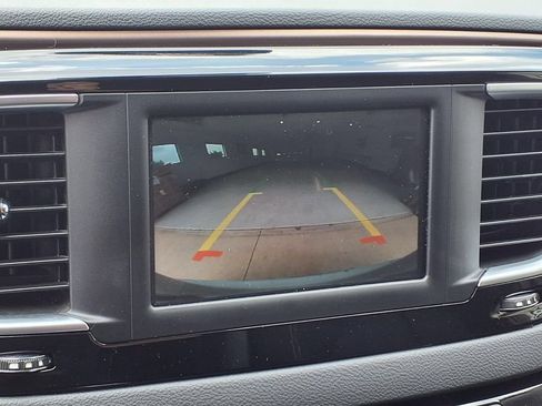 Used 2023 Chrysler Voyager LX FWD image 4