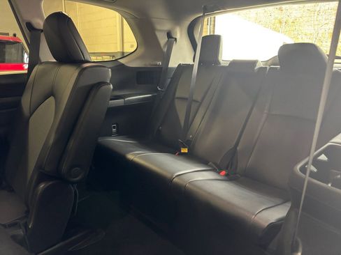 Used 2025 Toyota Grand Highlander XLE image 39