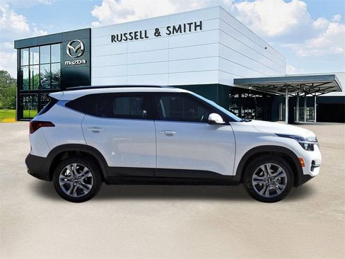 Used 2023 Kia Seltos S w/ Navigation Package image 3