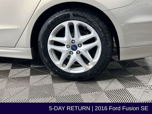 Used 2016 Ford Fusion SE image 33