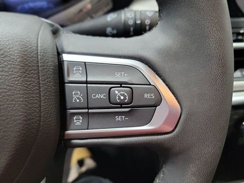 Used 2025 Jeep Compass Limited image 47