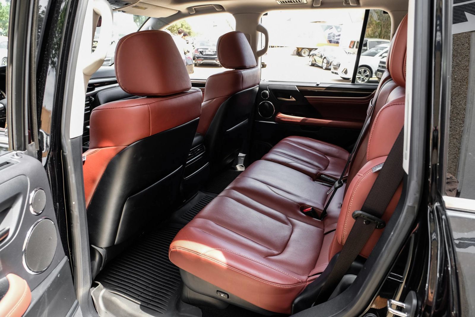 Used 2021 Lexus LX 570 4WD w/ Luxury Package image 35