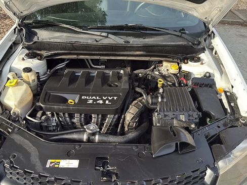 Used 2014 Dodge Avenger SE w/ Blacktop Package FWD image 9