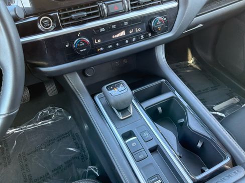 Used 2024 Nissan Pathfinder SV w/ SV Premium Package FWD image 16