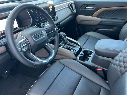 Certified 2025 GMC Canyon Denali image 9