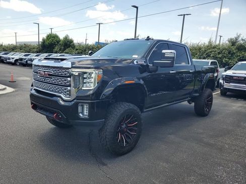 Used 2021 GMC Sierra 2500 Denali w/ Denali Black Diamond Edition AWD/4WD image 2