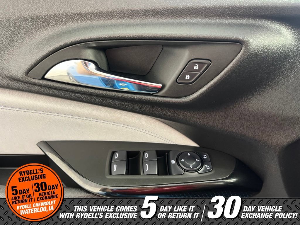 Used 2025 Chevrolet Trax LT w/ LT Convenience Package FWD image 21