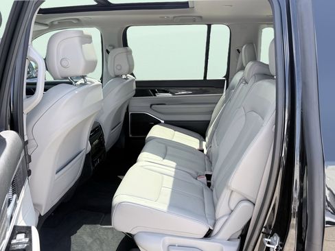 Used 2022 Jeep Wagoneer Series II w/ Premium Group I image 32