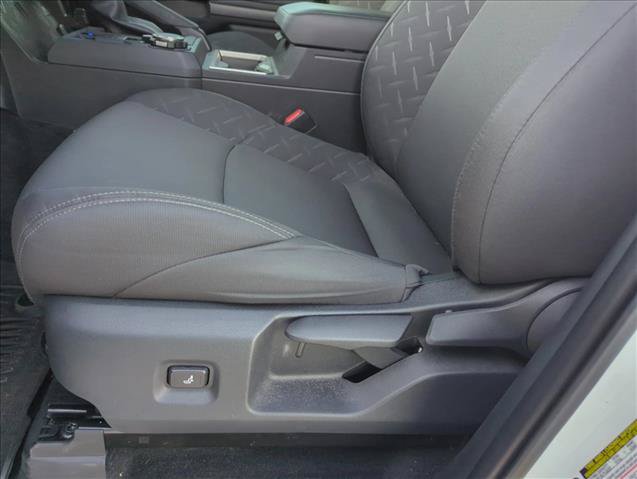Certified 2025 Toyota Tacoma SR5 AWD/4WD image 15