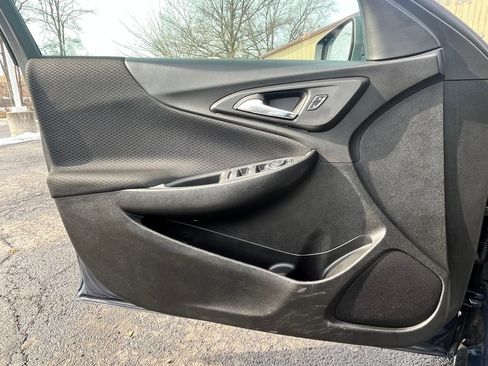 Used 2025 Chevrolet Malibu LT image 9