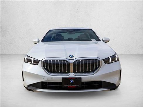 Used 2024 BMW 530i xDrive w/ Convenience Package AWD/4WD image 2