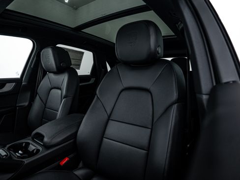 Certified 2025 Porsche Cayenne image 18