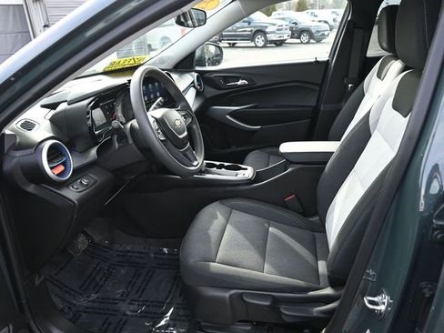 Used 2025 Chevrolet Trax LS w/ LS Convenience Package image 15