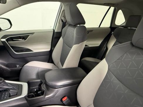 Used 2022 Toyota RAV4 XLE image 25