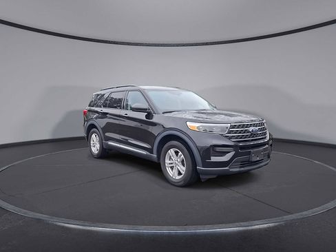 Used 2022 Ford Explorer XLT w/ Class IV Trailer Tow Package image 2
