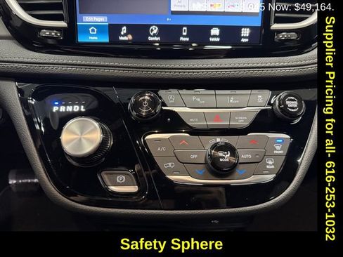 New 2026 Chrysler Pacifica Select image 3