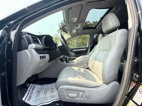 Used 2015 Toyota Highlander XLE image 24