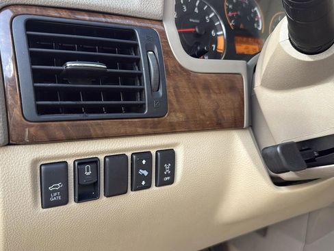 Used 2015 Nissan Armada Platinum image 17