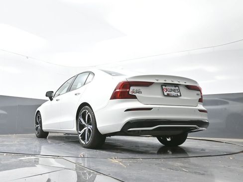 Used 2024 Volvo S60 B5 Core image 55