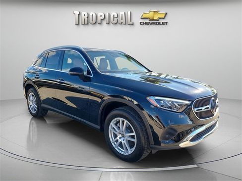 Used 2023 Mercedes-Benz GLC 300 4MATIC w/ Exclusive Trim Package image 7