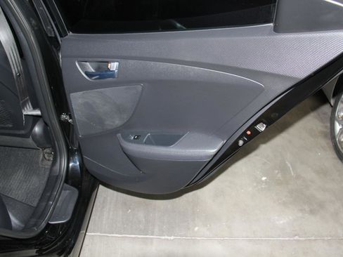 Used 2014 Hyundai Veloster RE:FLEX Edition image 23