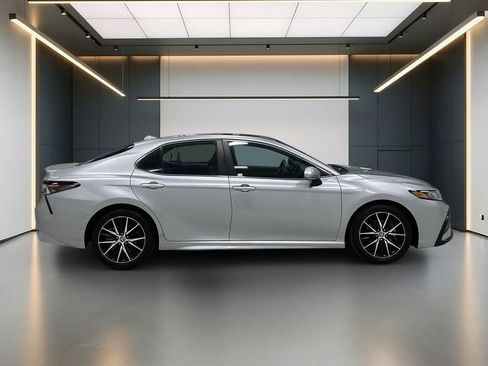 Used 2024 Toyota Camry SE FWD image 7