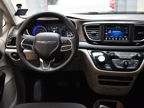 Used 2019 Chrysler Pacifica L FWD image 24