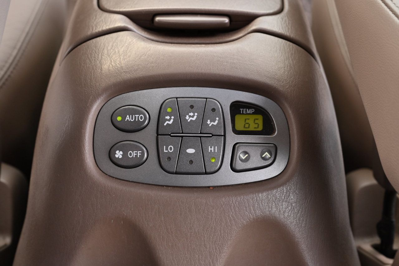 Used 2004 Toyota Sequoia Limited AWD/4WD image 29