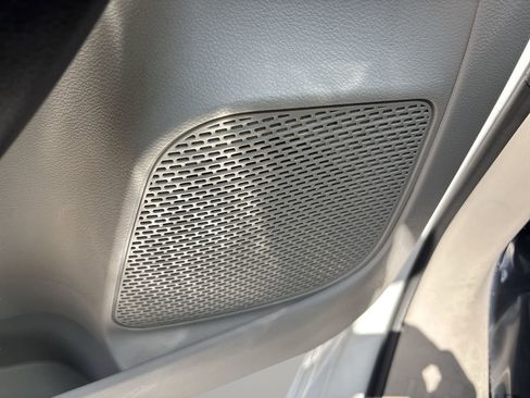 Used 2023 Chrysler Pacifica Touring-L FWD image 18